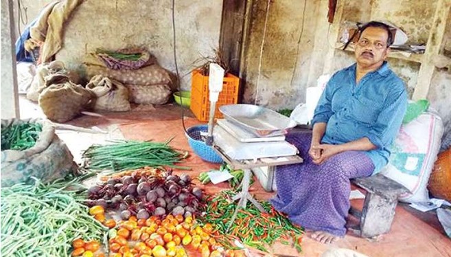 কোটি টাকার লটারি জিতে বিপাকে সবজি বিক্রেতা!