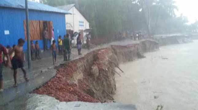 পদ্মার ভাঙনের কবলে চরভদ্রাসন-ফরিদপুর সড়ক