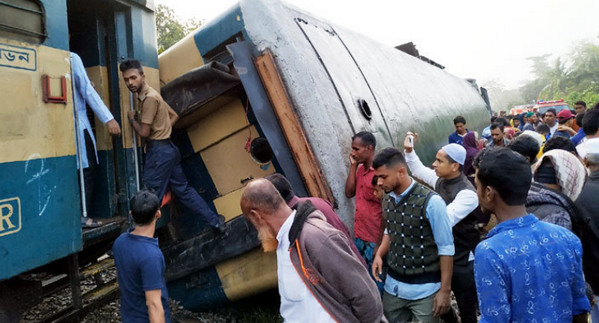 ট্রেন দুর্ঘটনা : তূর্ণা নিশীথার মাস্টার-সহকারী মাস্টার বরখাস্ত