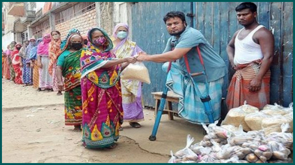 ভিক্ষার টাকা নিয়ে দুস্থদের পাশে দাঁড়ালেন পা হারানো রেজাউল