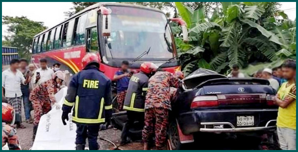 সকাল না হতেই সড়কে প্রান হারাল এক পরিবারের তিনজনসহ মোট ৪ জন