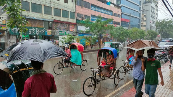 ব্রেকিং নিউজ: মৌসুমি বায়ুর প্রভাবে ঢাকার বিভিন্ন এলাকায় বৃষ্টি