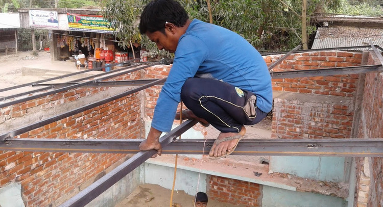 নতুন ঘর করবেন তাদের জন্য সুখবর, কমে গেলো লোহার দাম 