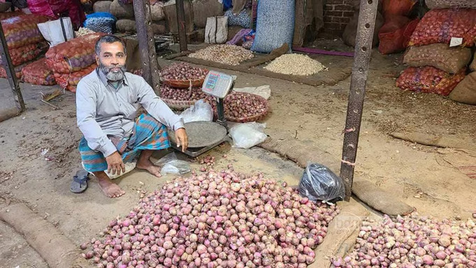 একলাফে কমে গেল পেঁয়াজের দাম