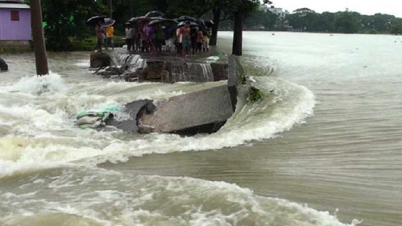 ব্রেকিং নিউজ: ধেয়ে আসছে বন্যা