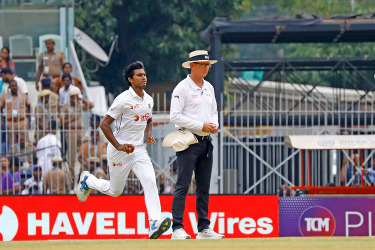 হাসানের বোলিং তোপে কুপোকাত ভারত, দেখেনিন সর্বশেষ স্কোর