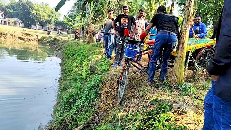 ব্রেকিং নিউজ: মাছ চুরি করতে গিয়ে ছাত্রদলের ৭ নেতাকর্মী গ্রে*প্তার