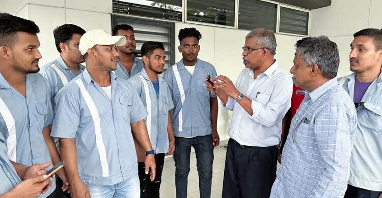 মালয়েশিয়ায় বাংলাদেশি শ্রমিকদের বেতন নিয়ে আসলো দারুন সুখবর