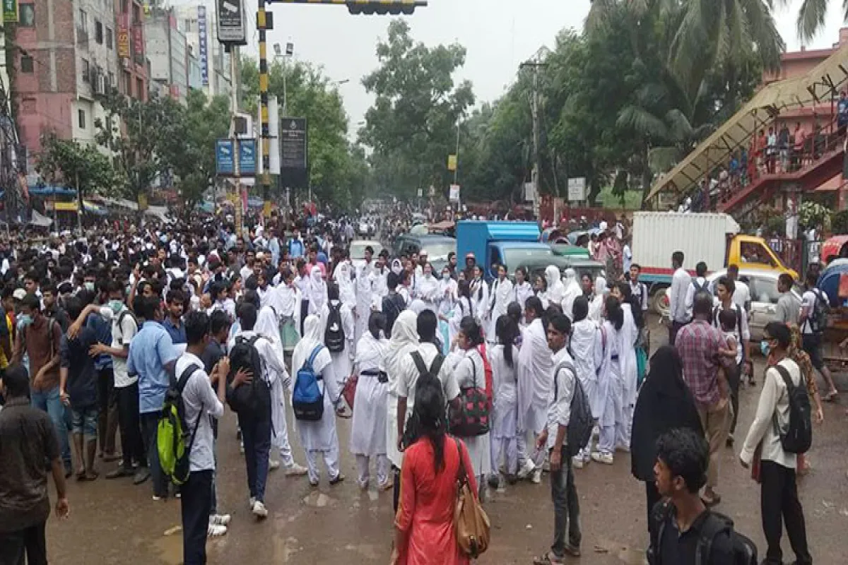 মিরপুরে মোড়ে মোড়ে দুর্ভোগ