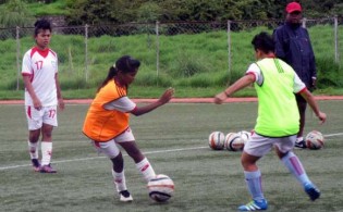 সন্ধ্যায় বাঘিনীদের গ্রুপ চ্যাম্পিয়ন হওয়ার লড়াই