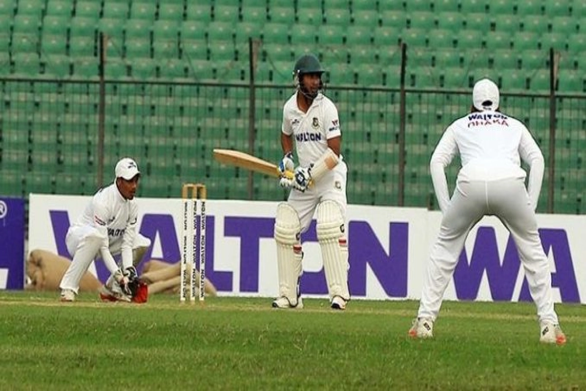 দারুন ব্যাট করে দলকে টেনে নিচ্ছেন আশরাফুল, ৪১ ওভার শেষ দেখুন স্কোর