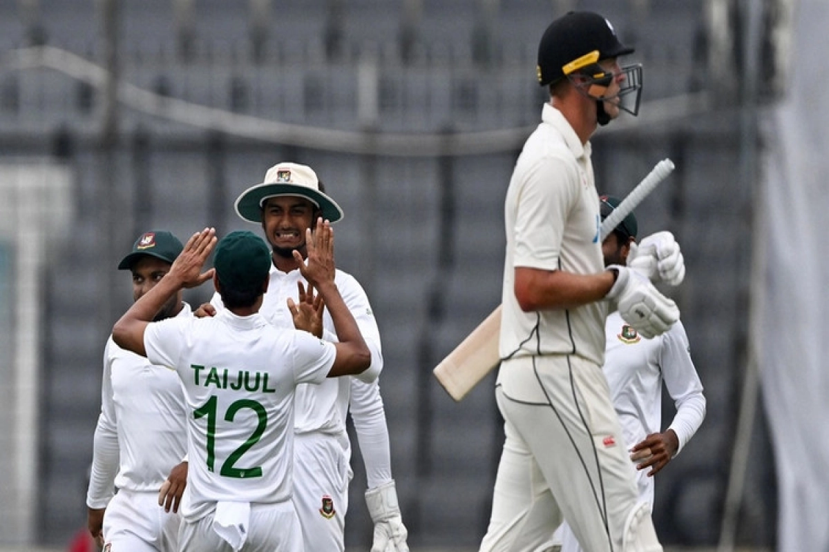 নিজের আউট নিয়ে বিরক্ত হয়ে যা বললেন ফিলিপস
