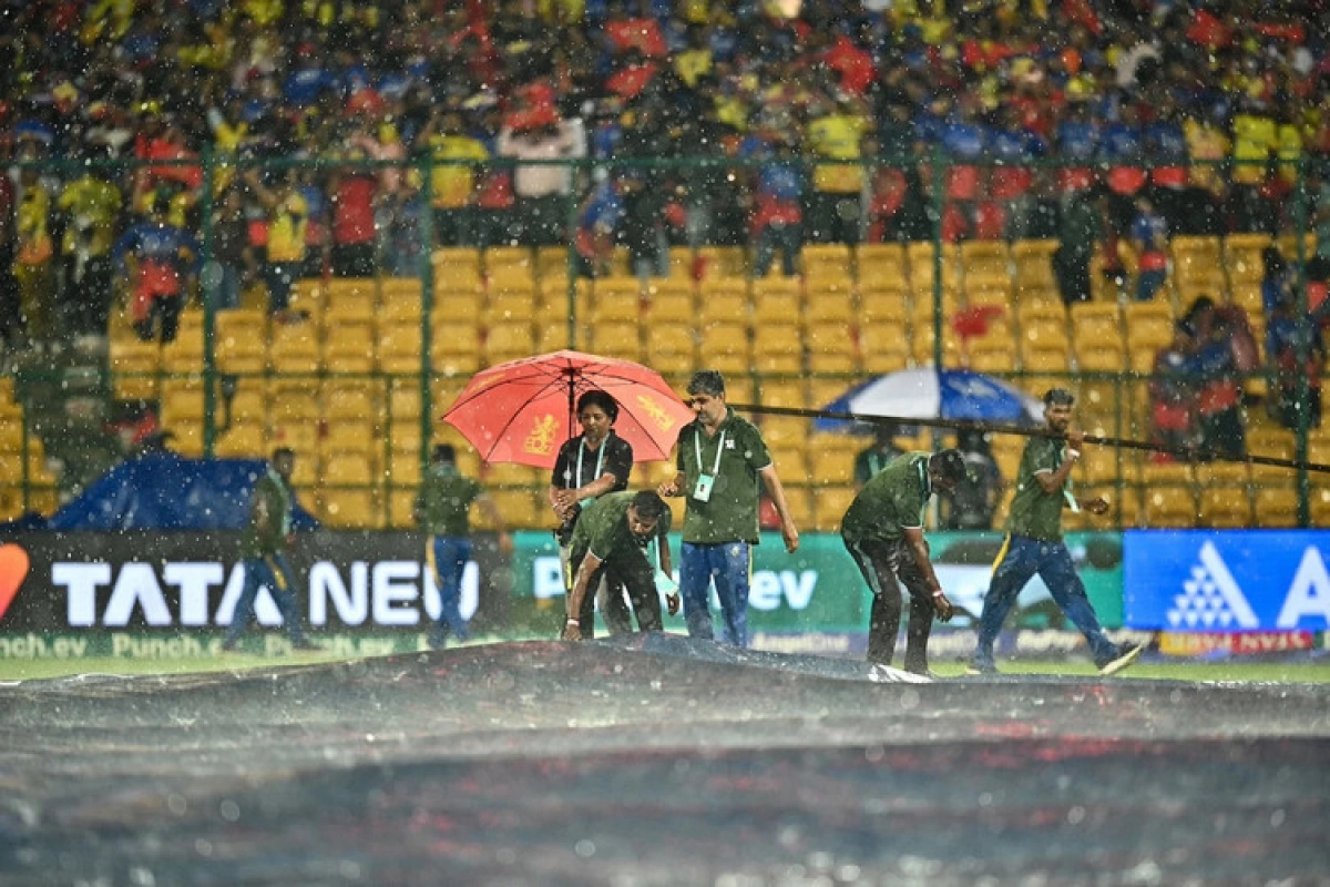 বৃষ্টিতে বন্ধ চেন্নাই বনাম বেঙ্গালুরুর খেলা, দেখেনিন ম্যাচটি পরিত্যাক্ত হলে প্লে-অফের টিকিট পাবে যে দল