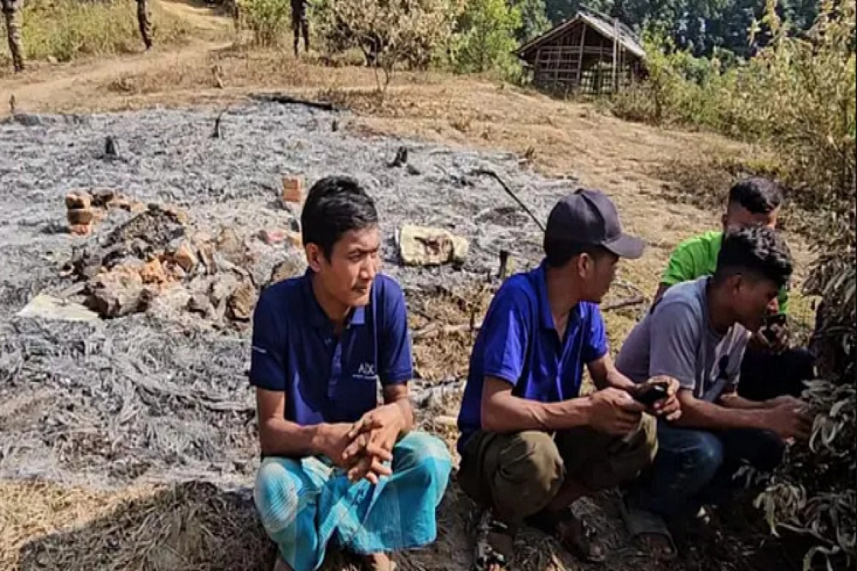 ব্রেকিং নিউজ: আগুনের ঘটনায় সাবেক আইজিপি বেনজীর আহমেদের নাম, ৪ জন গ্রেপ্তার