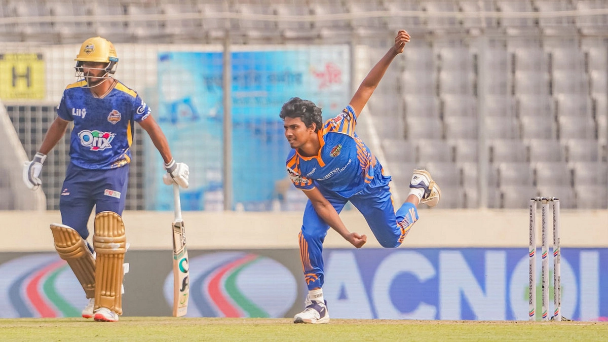 দুর্দান্ত বোলিংয়ে বিপিএলে নতুন ইতিহাস গড়লেন হাসান মাহমুদ