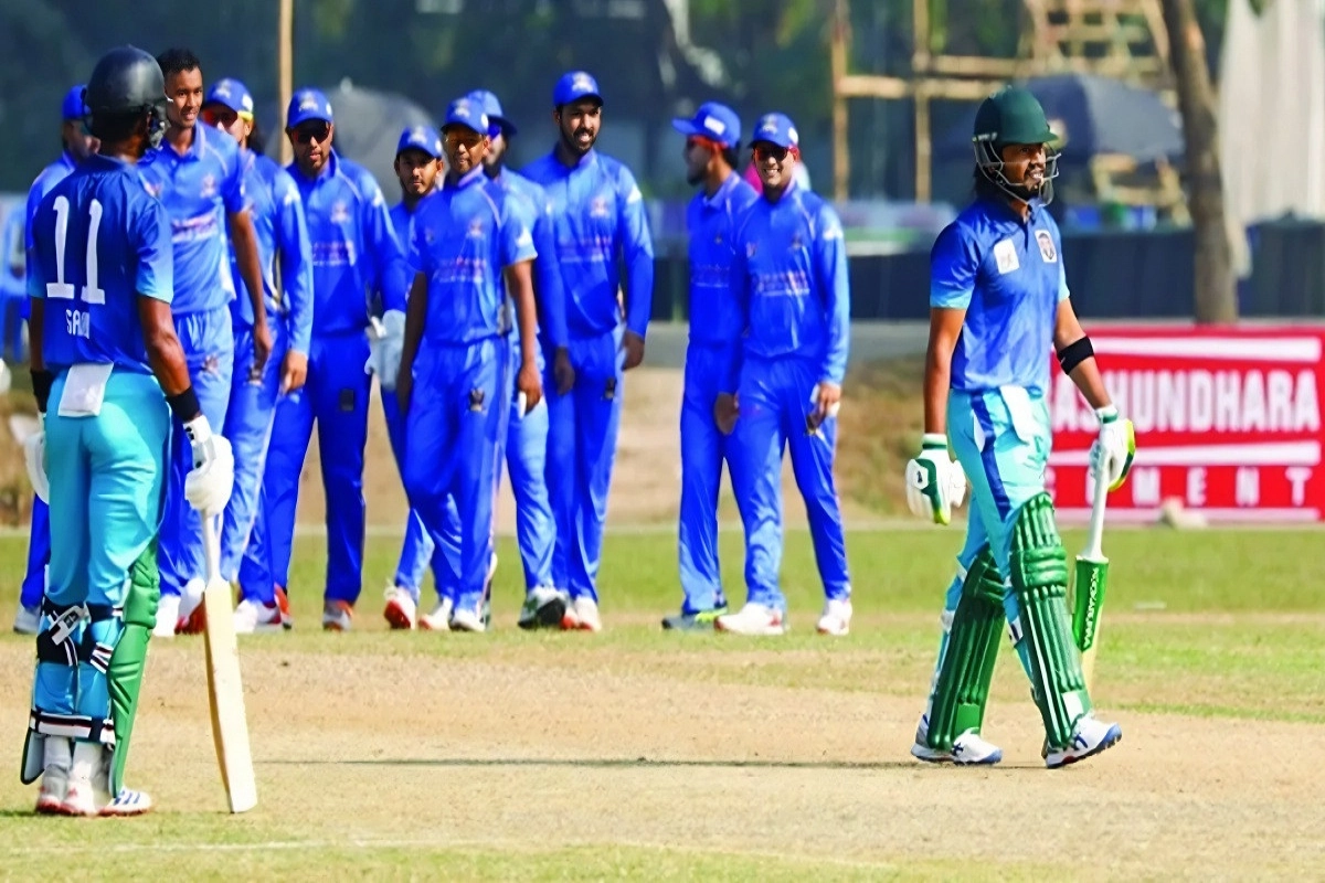 <p>দিনের শুরুতেই টিভিতে আজকের খেলা</p>