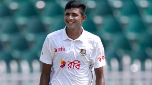 নাহিদের আঘাতে প্রথম সাফল্য বাংলাদেশের
